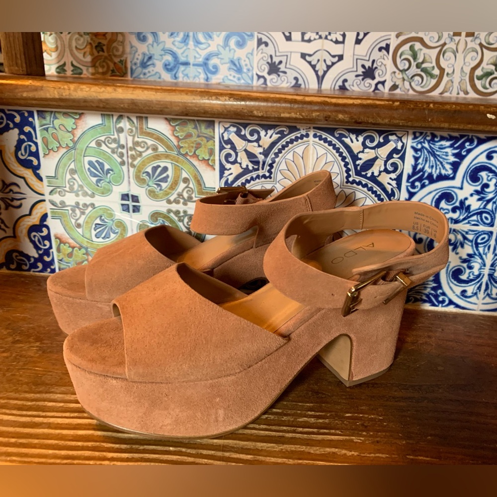 Tan suede platforms by Aldo
Size  8.5